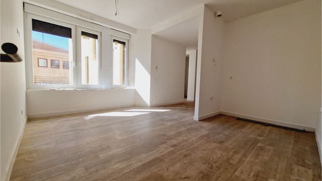 5 bedroom Apartment for sale in Palencia city with garage - € 565,000 (Ref: 7859602)