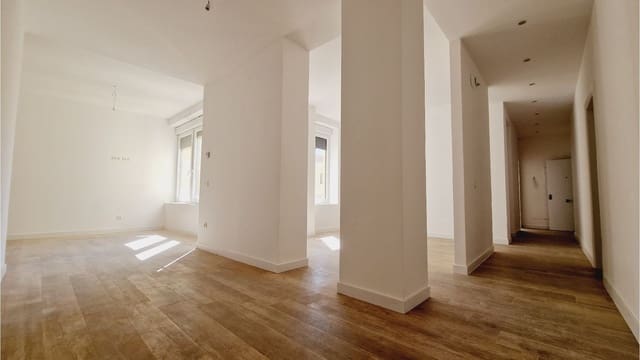 5 bedroom Apartment for sale in Palencia city with garage - € 565,000 (Ref: 7859602)