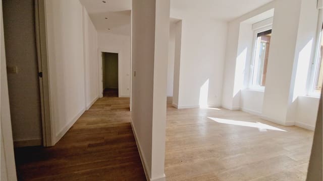 5 bedroom Apartment for sale in Palencia city with garage - € 565,000 (Ref: 7859602)