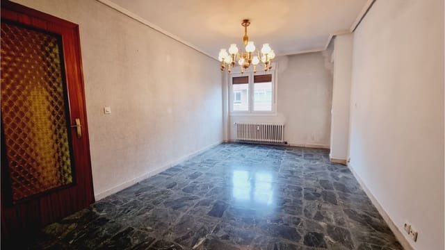 4 bedroom Apartment for sale in Palencia city - € 184,000 (Ref: 7859608)