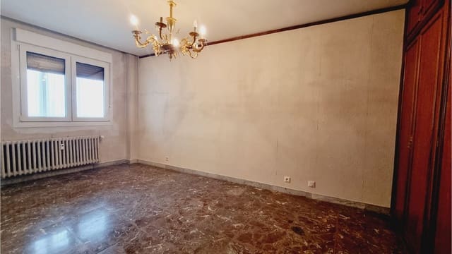 4 bedroom Apartment for sale in Palencia city - € 184,000 (Ref: 7859608)