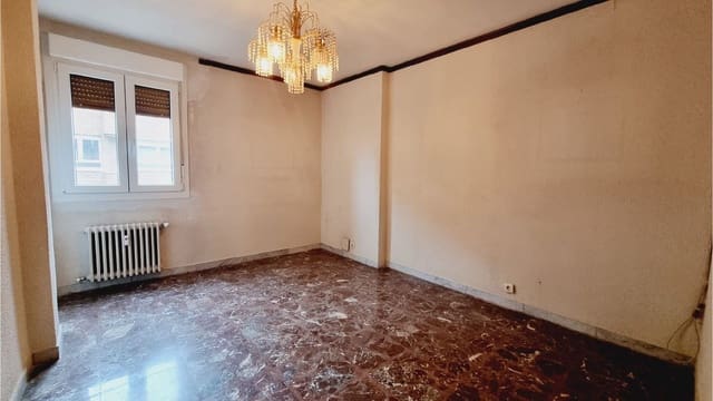 4 bedroom Apartment for sale in Palencia city - € 184,000 (Ref: 7859608)