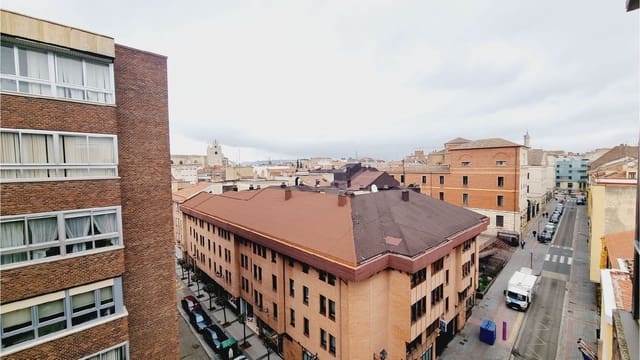 4 bedroom Apartment for sale in Palencia city - € 184,000 (Ref: 7859608)