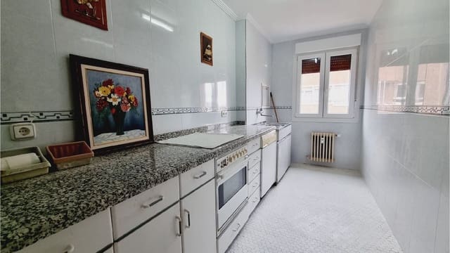 4 bedroom Apartment for sale in Palencia city - € 184,000 (Ref: 7859608)