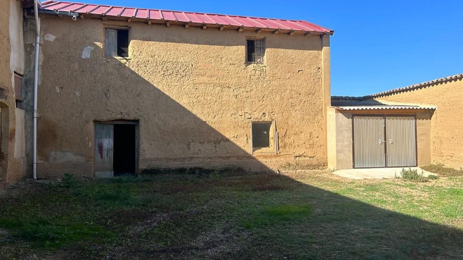 7 bedroom Villa for sale in Valle del Retortillo with garage - € 120,000 (Ref: 7859623)