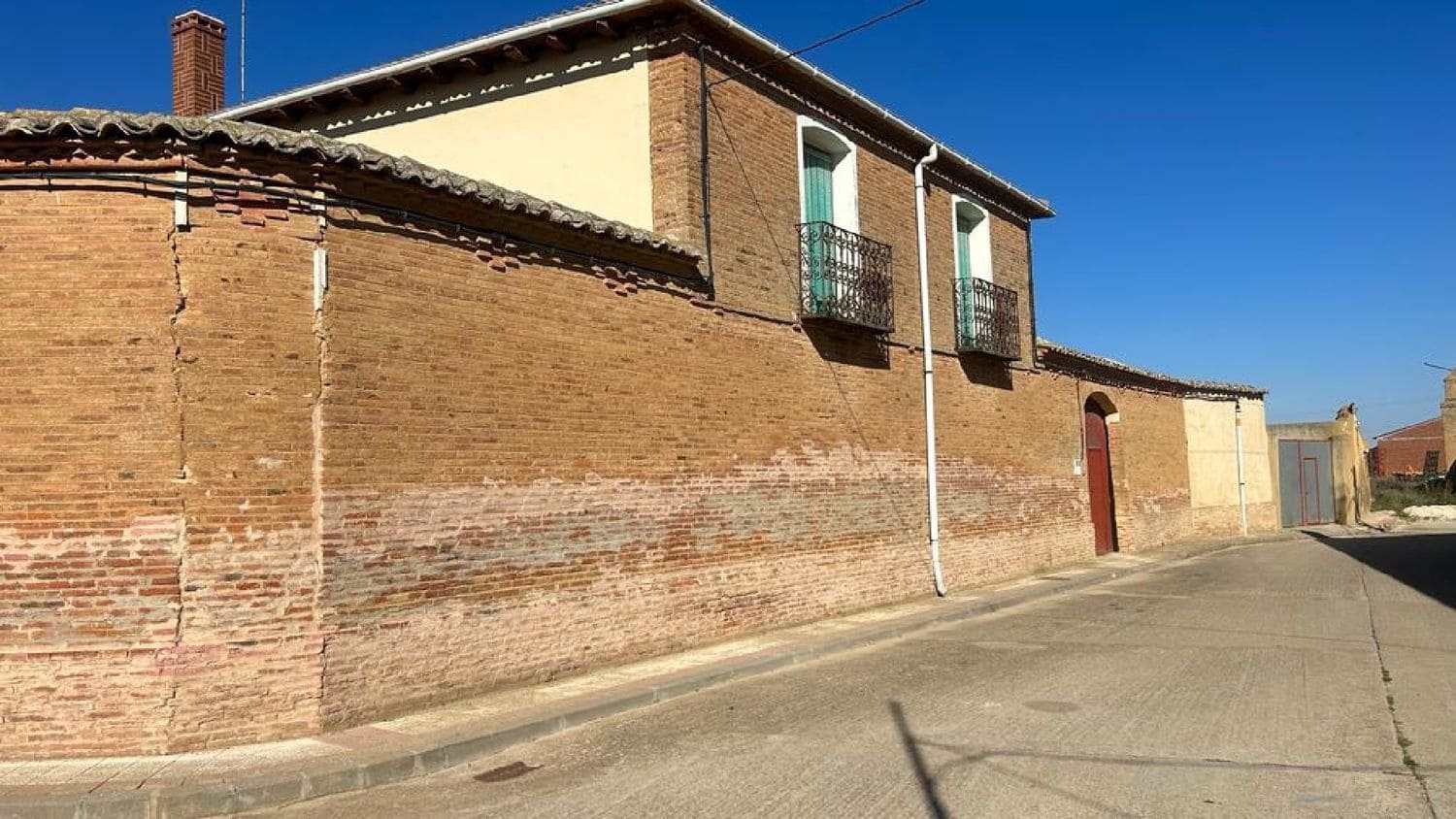 7 bedroom Villa for sale in Valle del Retortillo with garage - € 120,000 (Ref: 7859623)