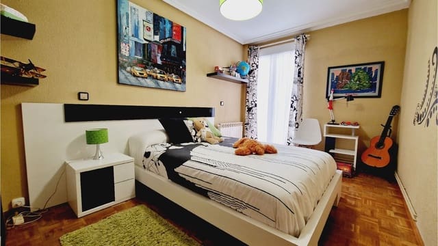 4 bedroom Apartment for sale in Palencia city - € 244,000 (Ref: 9115734)