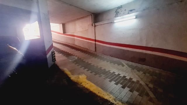 Garage til salg i Palencia by - € 75.000 (Ref: 9115747)