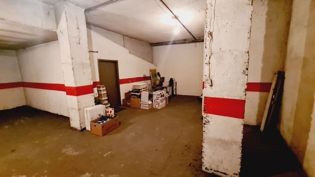 Garage til salg i Palencia by - € 75.000 (Ref: 9115747)