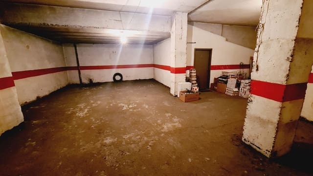 Garage til salg i Palencia by - € 75.000 (Ref: 9115747)