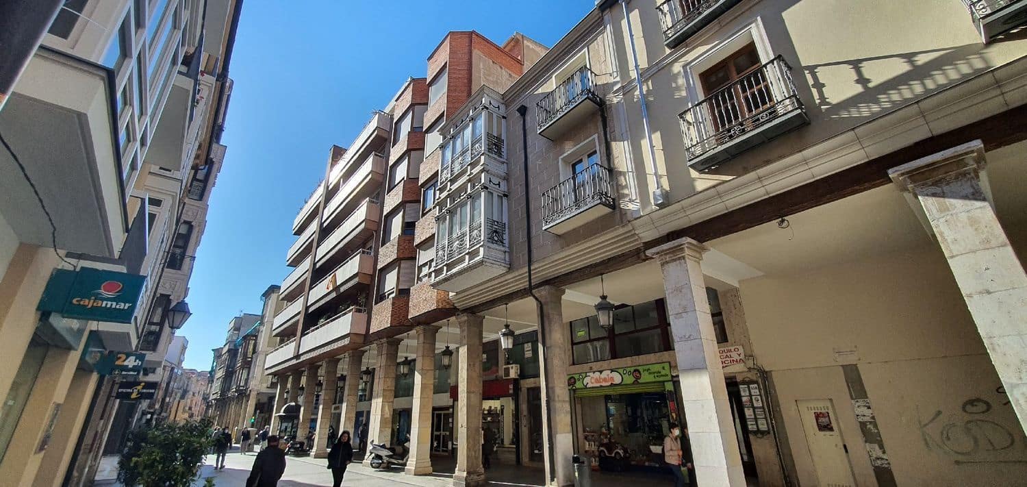4 bedroom Apartment for sale in Palencia city with garage - € 210,000 (Ref: 9115749)