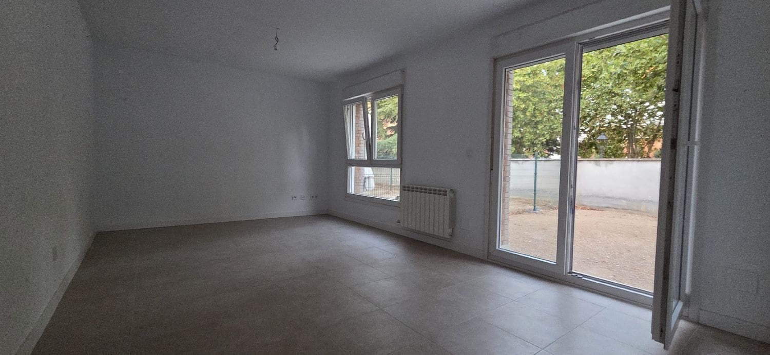 4 bedroom Townhouse for sale in Venta de Banos with garage - € 142,500 (Ref: 9115756)