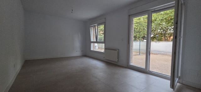 4 bedroom Townhouse for sale in Venta de Baños with garage - € 142,500 (Ref: 9115756)