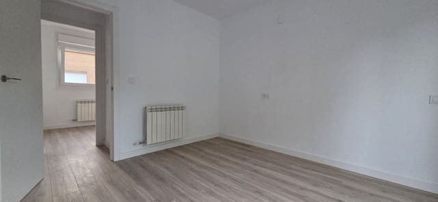 4 bedroom Townhouse for sale in Venta de Baños with garage - € 142,500 (Ref: 9115756)