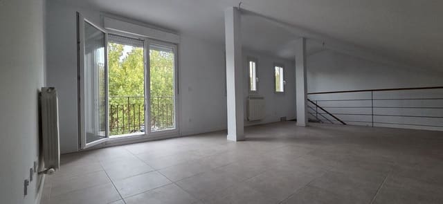 4 bedroom Townhouse for sale in Venta de Baños with garage - € 142,500 (Ref: 9115756)