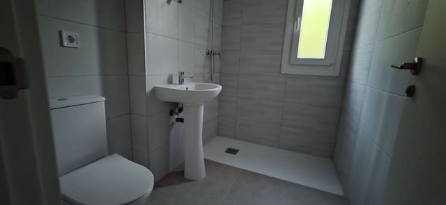 4 bedroom Townhouse for sale in Venta de Baños with garage - € 142,500 (Ref: 9115756)