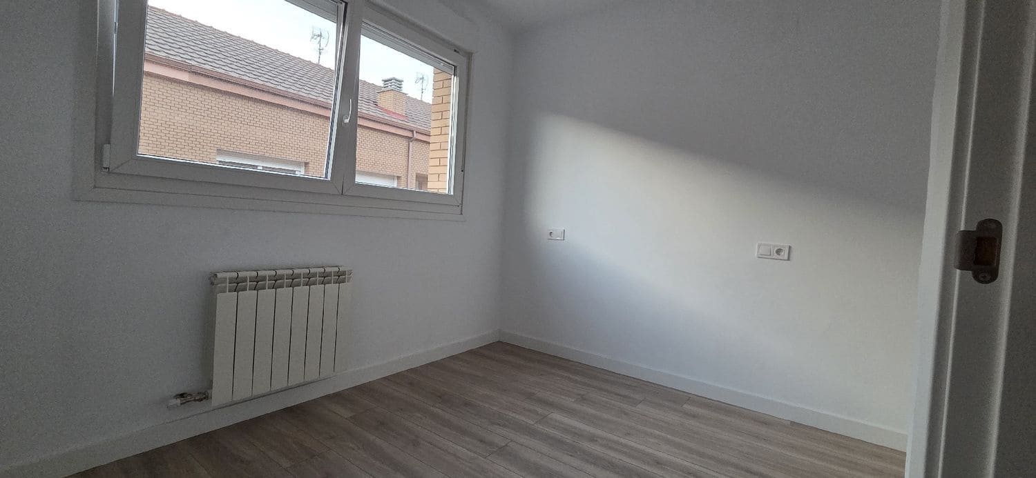 4 bedroom Townhouse for sale in Venta de Banos with garage - € 142,500 (Ref: 9115756)