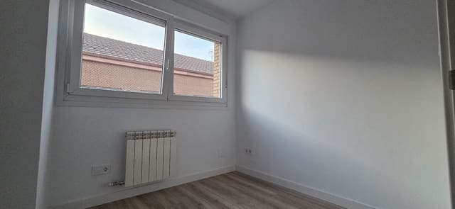 4 bedroom Townhouse for sale in Venta de Baños with garage - € 152,500 (Ref: 9115756)