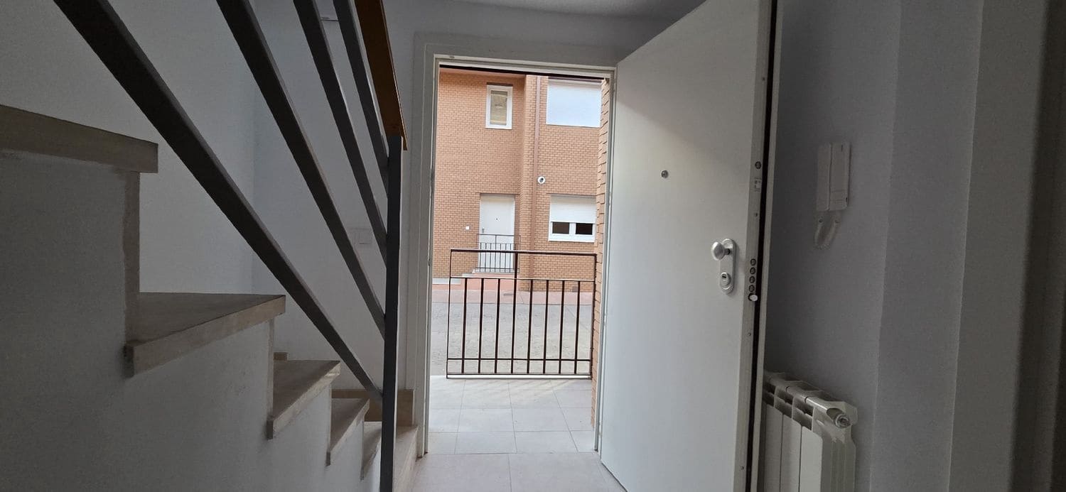 4 bedroom Townhouse for sale in Venta de Banos with garage - € 142,500 (Ref: 9115756)