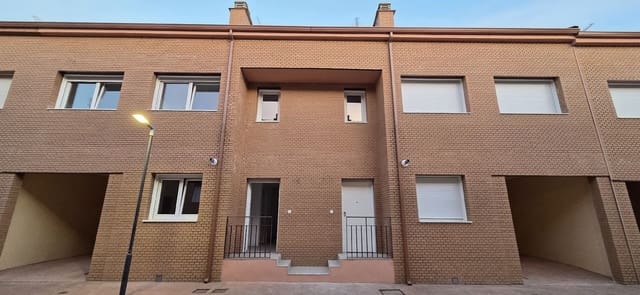 4 bedroom Townhouse for sale in Venta de Baños with garage - € 142,500 (Ref: 9115756)
