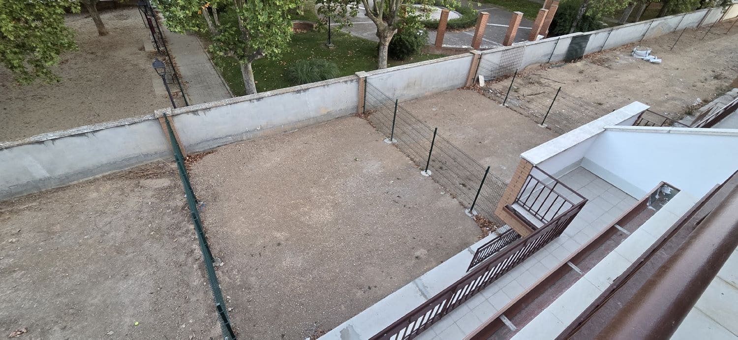 4 bedroom Townhouse for sale in Venta de Banos with garage - € 142,500 (Ref: 9115756)