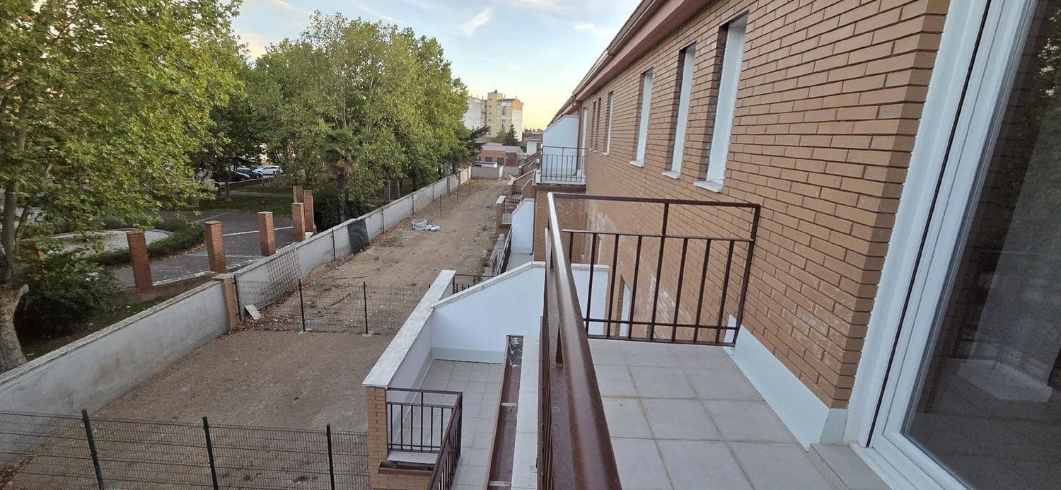 4 bedroom Townhouse for sale in Venta de Banos with garage - € 142,500 (Ref: 9115756)