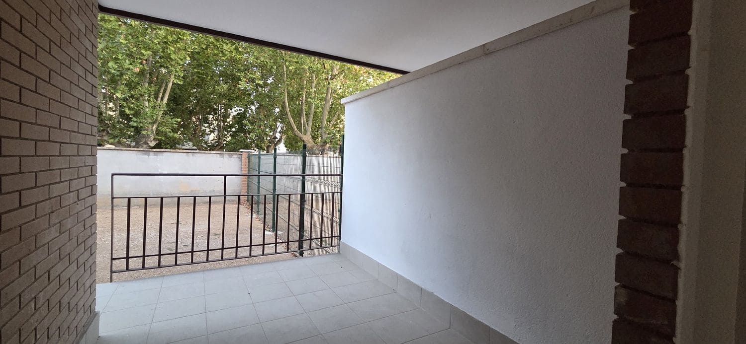 4 bedroom Townhouse for sale in Venta de Banos with garage - € 142,500 (Ref: 9115756)