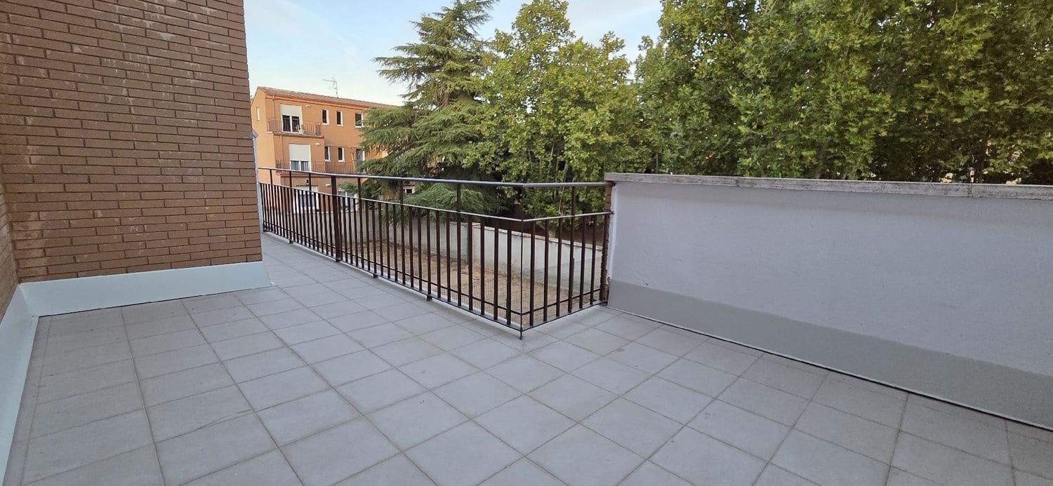 4 bedroom Townhouse for sale in Venta de Banos with garage - € 142,500 (Ref: 9115756)