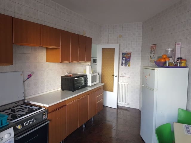 5 bedroom Apartment for sale in Palencia city - € 299,000 (Ref: 9115759)