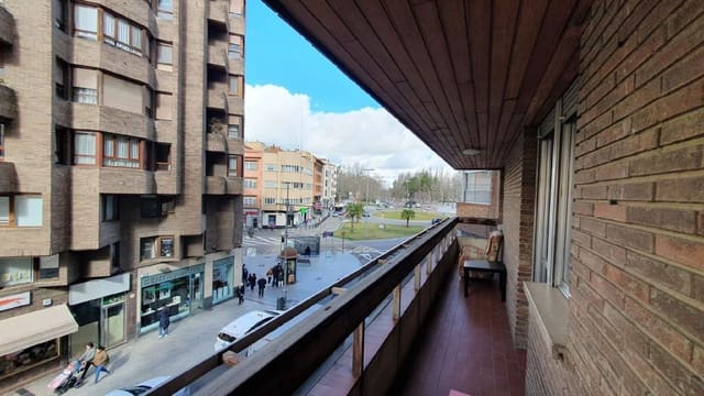 5 bedroom Apartment for sale in Palencia city - € 299,000 (Ref: 9115759)