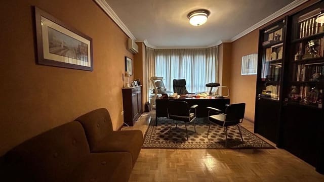 3 bedroom Apartment for sale in Palencia city - € 250,000 (Ref: 9115761)