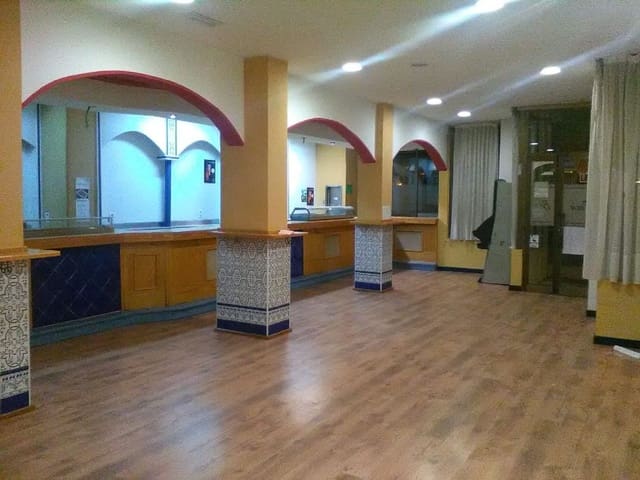 Kaupallinen myytävänä paikassa Palencia kaupunki - 230 000 € (Ref: 9115762)