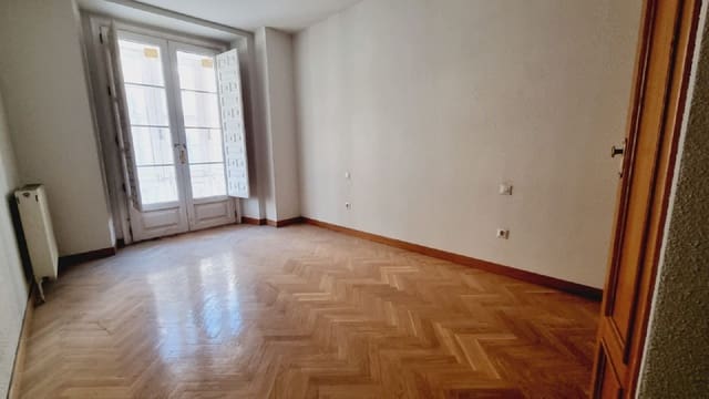 3 bedroom Apartment for sale in Palencia city - € 290,000 (Ref: 9115763)