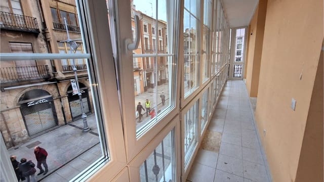 3 bedroom Apartment for sale in Palencia city - € 290,000 (Ref: 9115763)