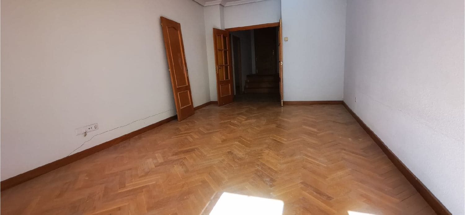 3 bedroom Apartment for sale in Palencia city with garage - € 290,000 (Ref: 9115763)