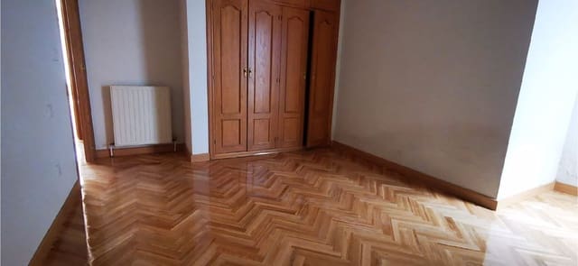 Apartamento de 3 habitaciones en Palencia ciudad en venta con garaje - 290.000 € (Ref: 9115763)