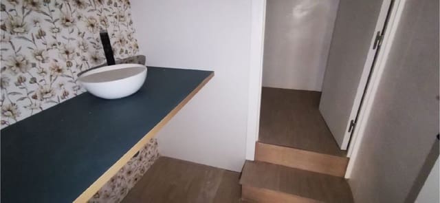 Erhverv til leje i Palencia by - € 500 (Ref: 9115766)