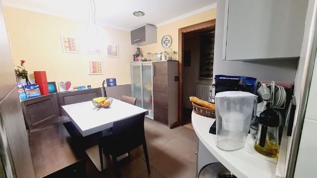 4 bedroom Apartment for sale in Palencia city - € 244,000 (Ref: 9115774)