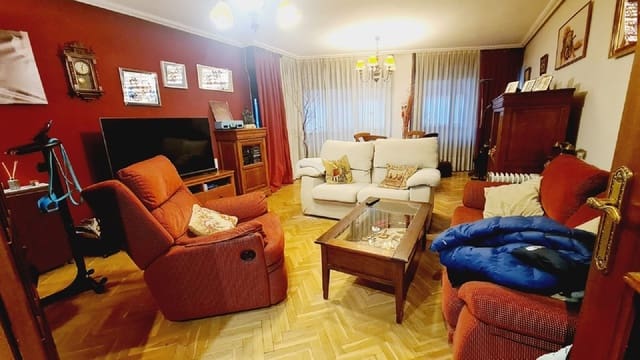 4 bedroom Apartment for sale in Palencia city - € 244,000 (Ref: 9115774)