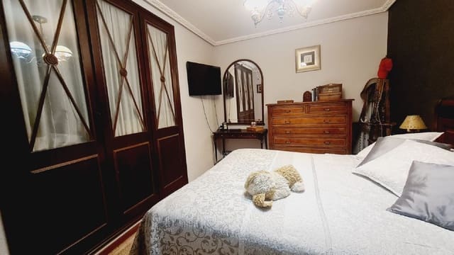 4 bedroom Apartment for sale in Palencia city - € 244,000 (Ref: 9115774)