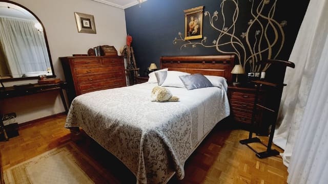 4 bedroom Apartment for sale in Palencia city - € 244,000 (Ref: 9115774)