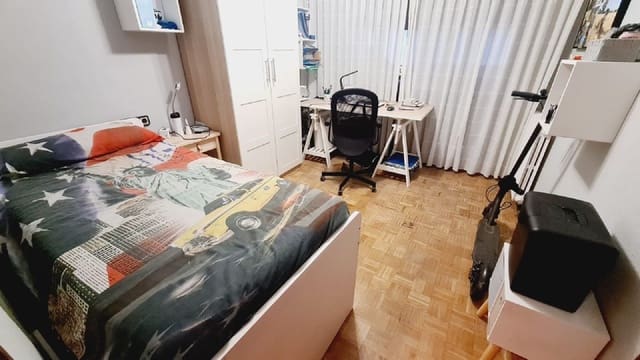 4 bedroom Apartment for sale in Palencia city - € 244,000 (Ref: 9115774)