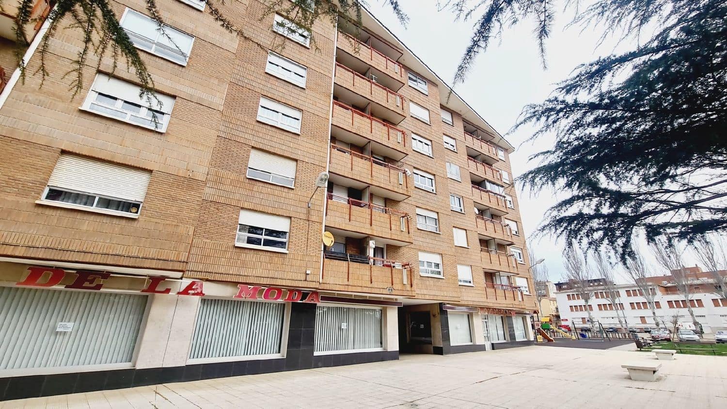 4 soveværelse Lejlighed til salg i Venta de Banos - € 89.900 (Ref: 9115777)