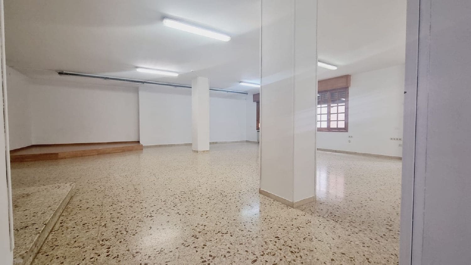 Erhverv til leje i Palencia by - € 525 (Ref: 9115794)