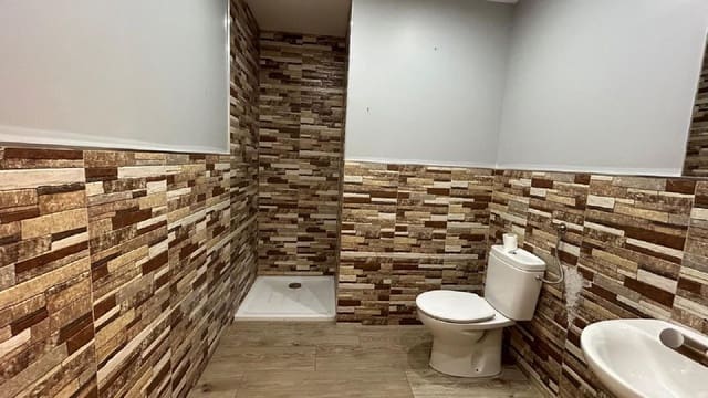 Commercial for rent in Palencia city - € 1,250 (Ref: 9115796)