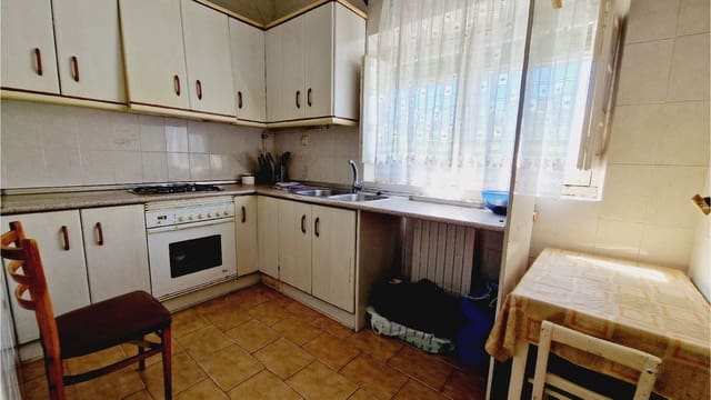 Villa for sale in Palencia city - € 226,000 (Ref: 9115817)