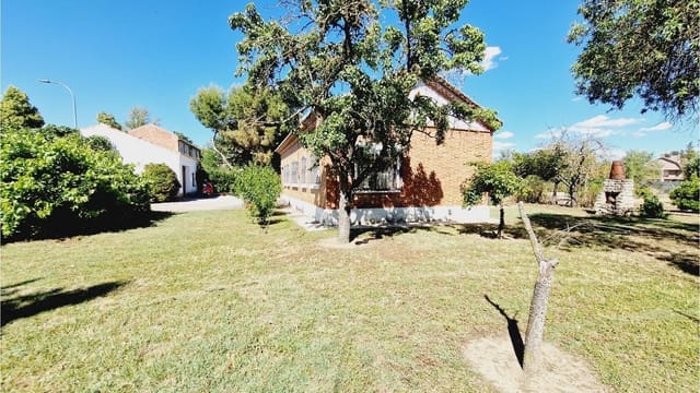 Villa for sale in Palencia city - € 226,000 (Ref: 9115817)