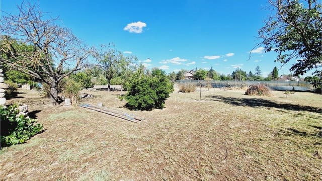 Villa for sale in Palencia city - € 226,000 (Ref: 9115817)