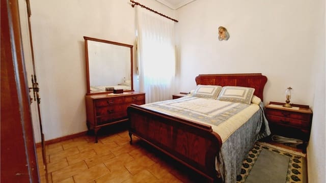 Villa for sale in Palencia city - € 226,000 (Ref: 9115817)