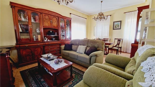 Villa for sale in Palencia city - € 226,000 (Ref: 9115817)